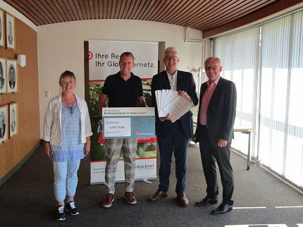 (v.l.n.r.) Luzia Moldenhauer (Landtagsabgeordnete), Stefan Muhle (Staatssekretär im Nieder-sächsischen Ministerium für Wirtschaft, Arbeit, Verkehr und Digitalisierung), Landrat Cord Bockhop, Volker Meyer (Landtagsabgeordneter) / Foto: Landkreis Diepholz